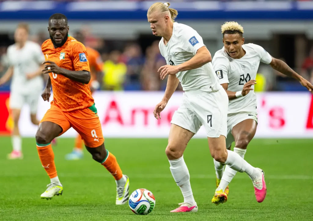 Haaland decide, Noruega vence Costa do Marfim e será adversária do Brasil nas oitavas