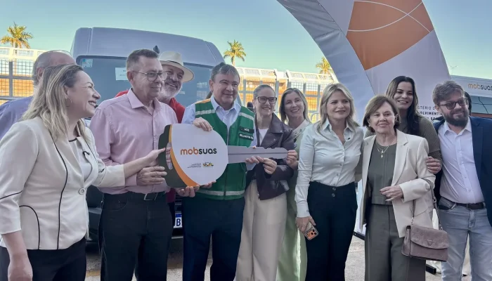 Entrega de veículos em Goiás vira palco de disputa política em ano eleitoral